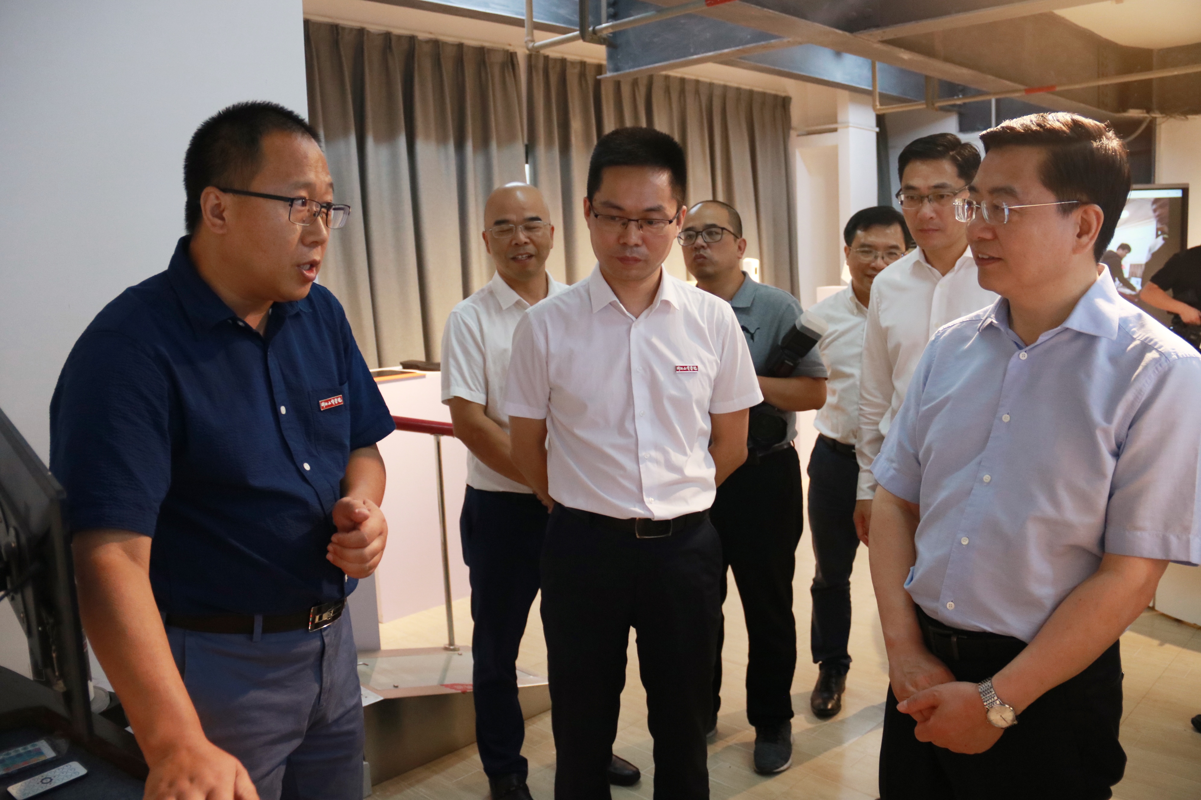 市委副秘书长张银贵,市政府副秘书长郑焕东,市委办副主任傅小波,市委