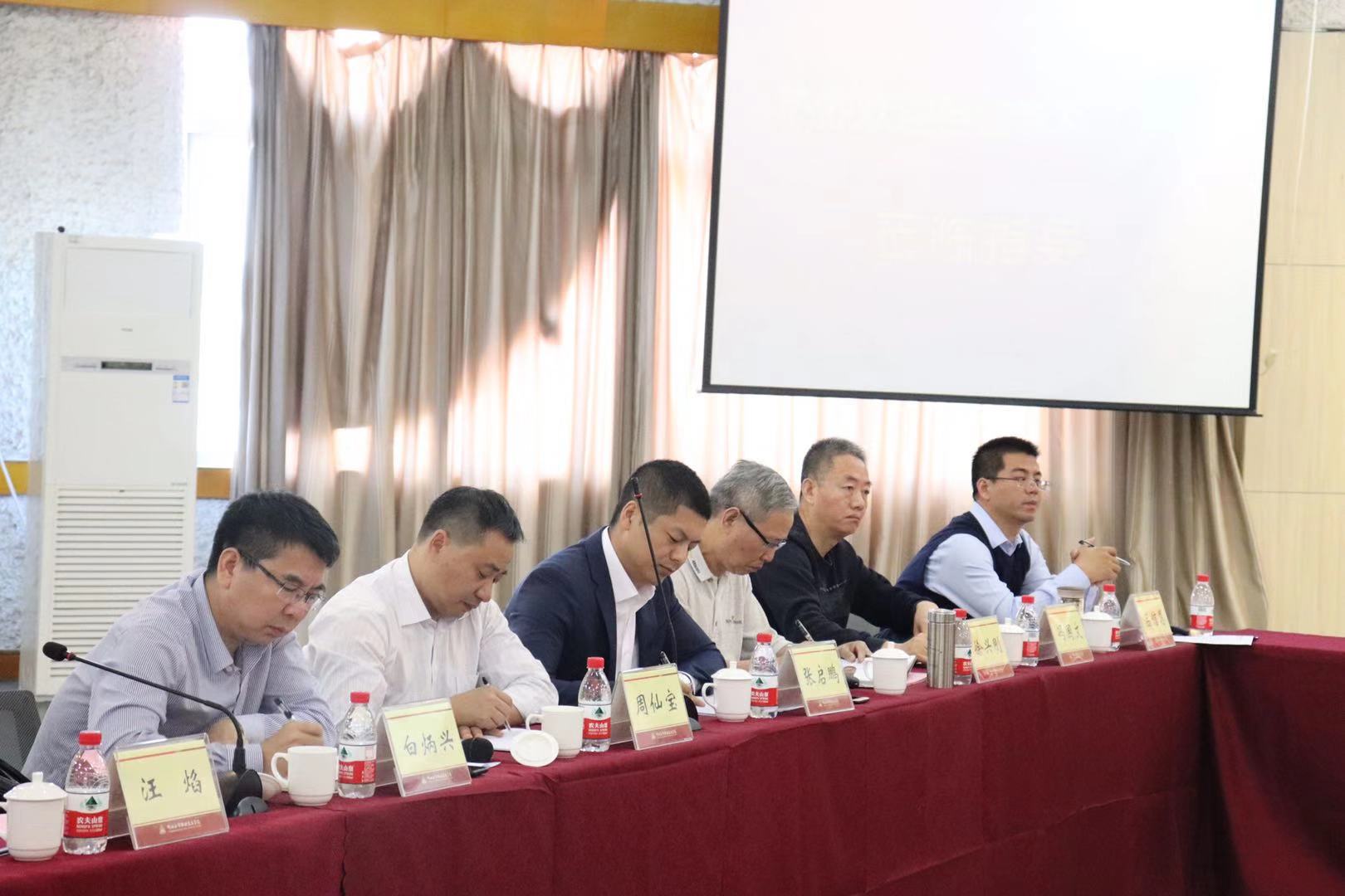 管理工作座谈会,温州市教育局党委委员,副书记白炳兴主持了此次会议