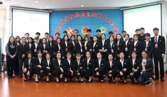 新干人口与经济总量_克洛己新干混悬剂图片(2)