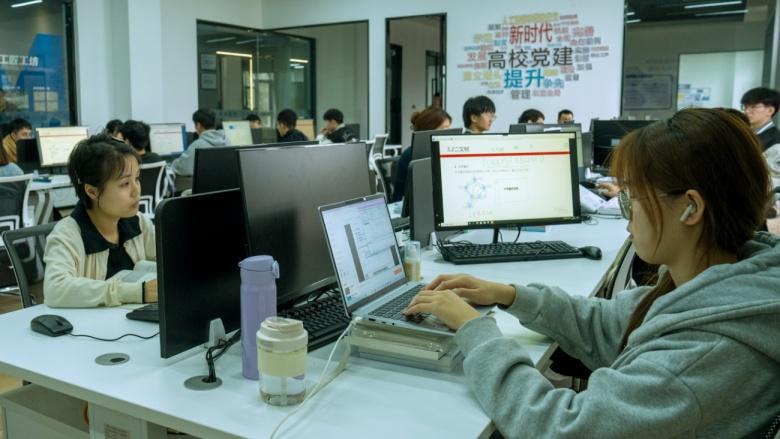 浙江工贸职业技术学院人工智能学院“四色花开”别样红