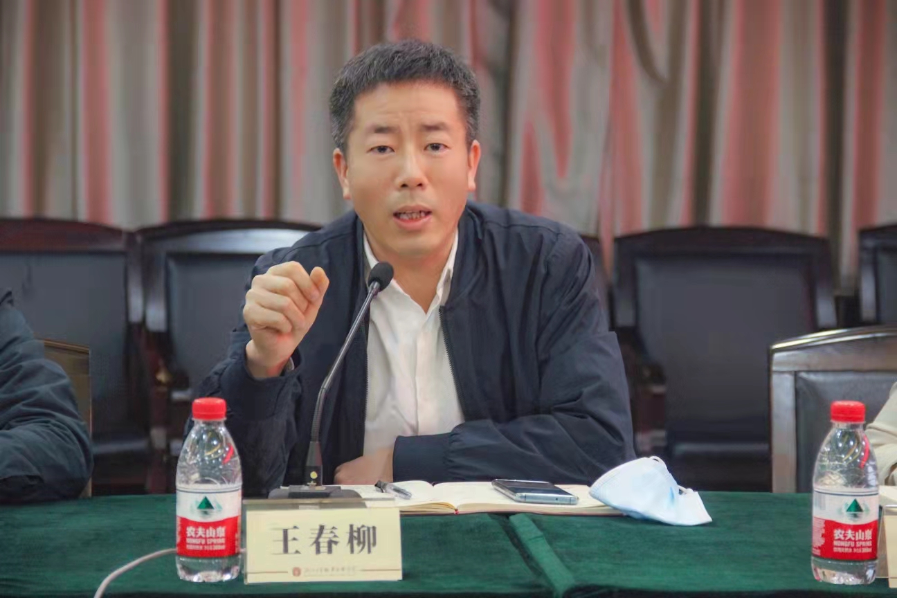 王春柳副校长对当前疫情防控形势进行了介绍,指出要积极做好宣传引导